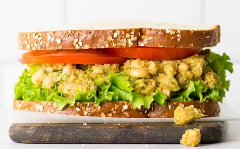 Sandwich rau bina đậu gà